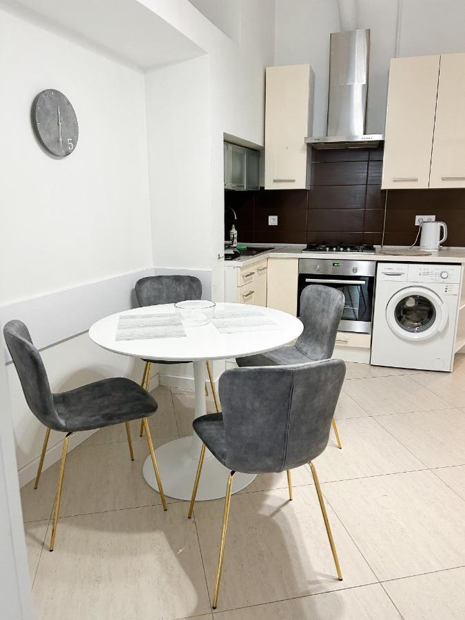 Miamo Apart Гнатюка 18 Lviv Exterior photo
