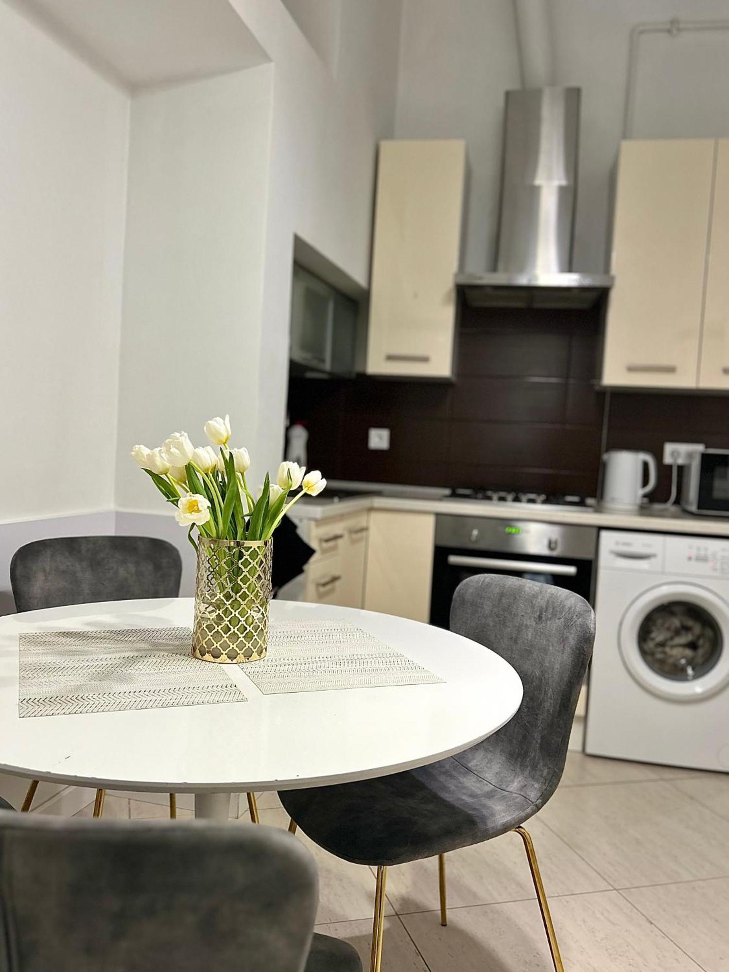 Miamo Apart Гнатюка 18 Lviv Exterior photo
